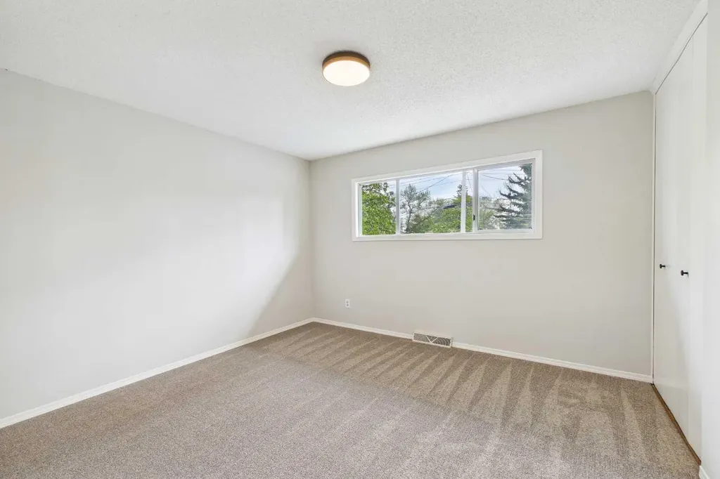 3840 Brooklyn Crescent NW Calgary AB T2L 1H2