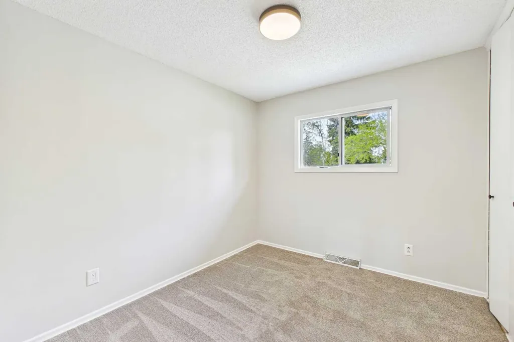 3840 Brooklyn Crescent NW Calgary AB T2L 1H2