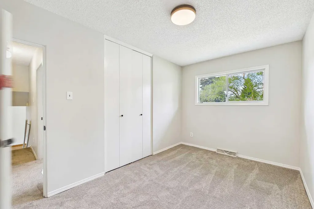 3840 Brooklyn Crescent NW Calgary AB T2L 1H2