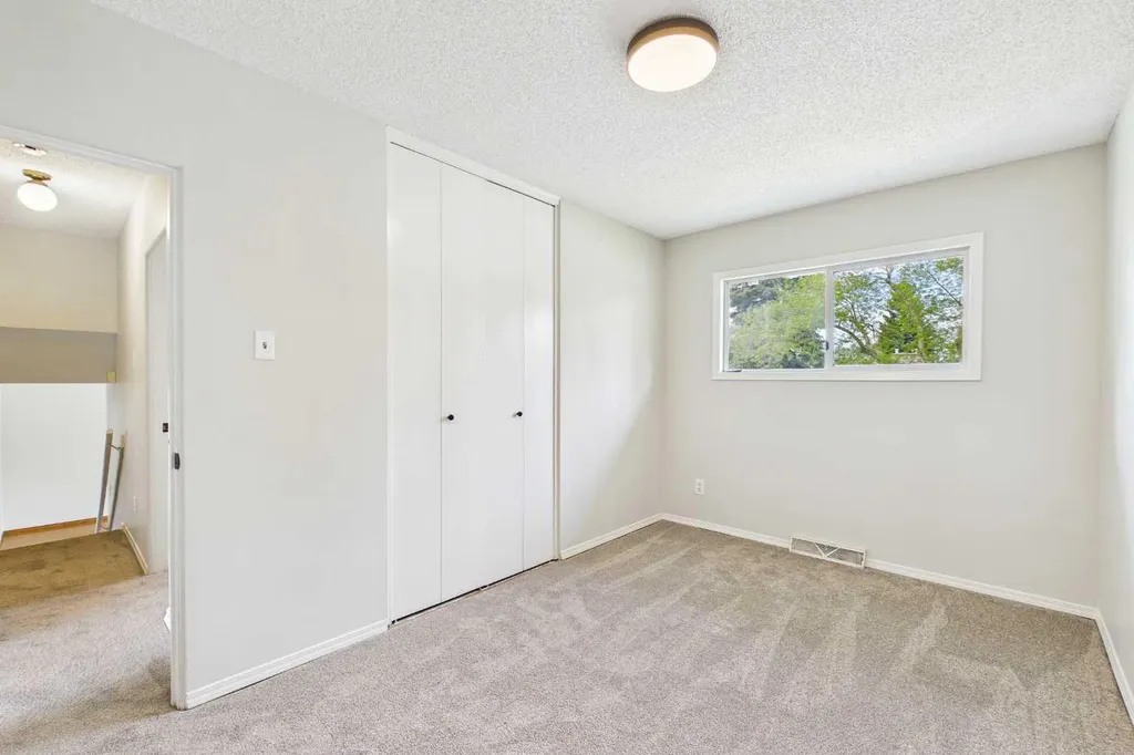 3840 Brooklyn Crescent NW Calgary AB T2L 1H2