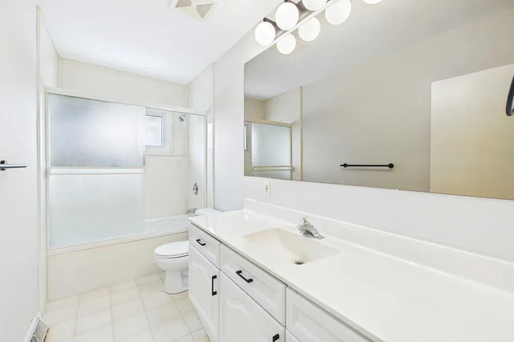 3840 Brooklyn Crescent NW Calgary AB T2L 1H2