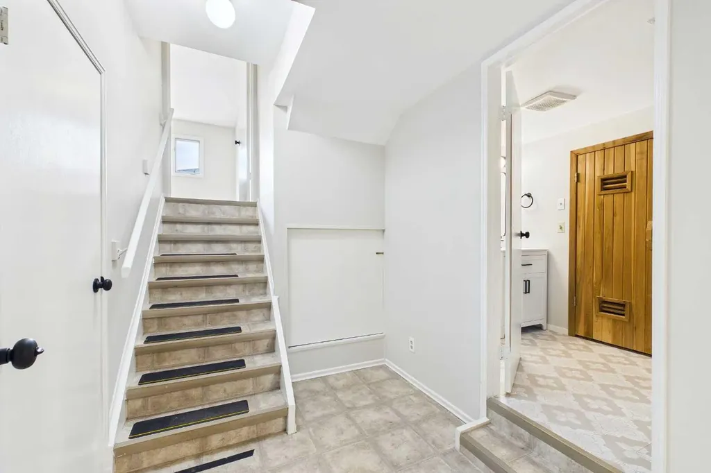 3840 Brooklyn Crescent NW Calgary AB T2L 1H2