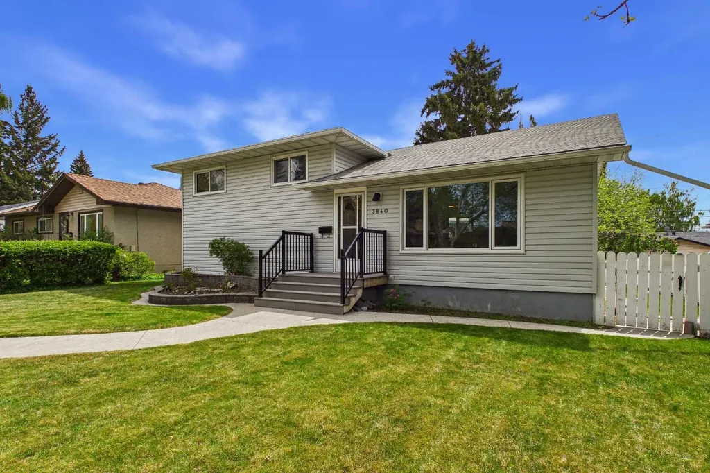 3840 Brooklyn Crescent NW Calgary AB T2L 1H2