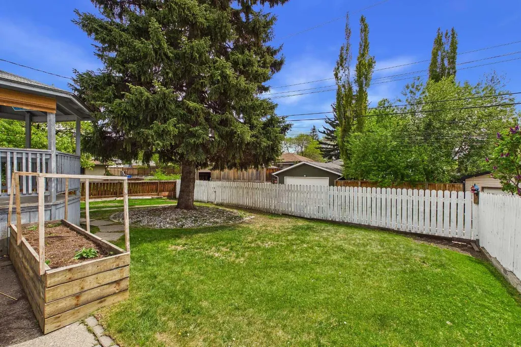 3840 Brooklyn Crescent NW Calgary AB T2L 1H2