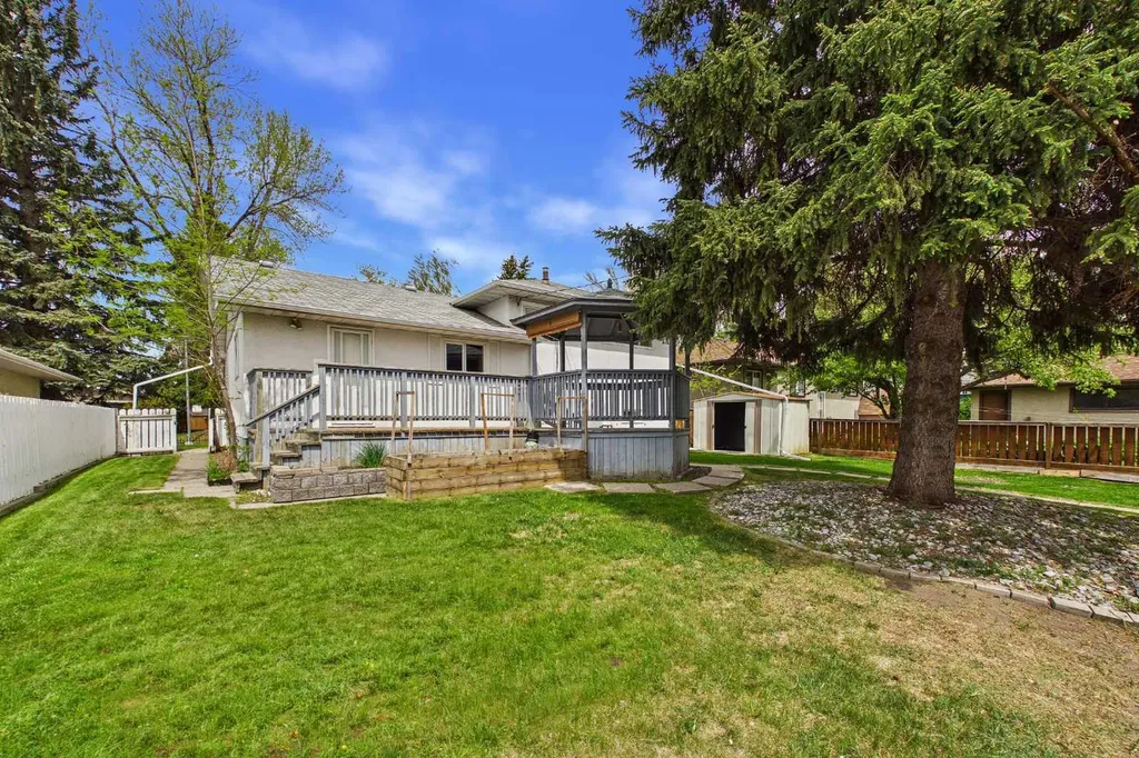 3840 Brooklyn Crescent NW Calgary AB T2L 1H2
