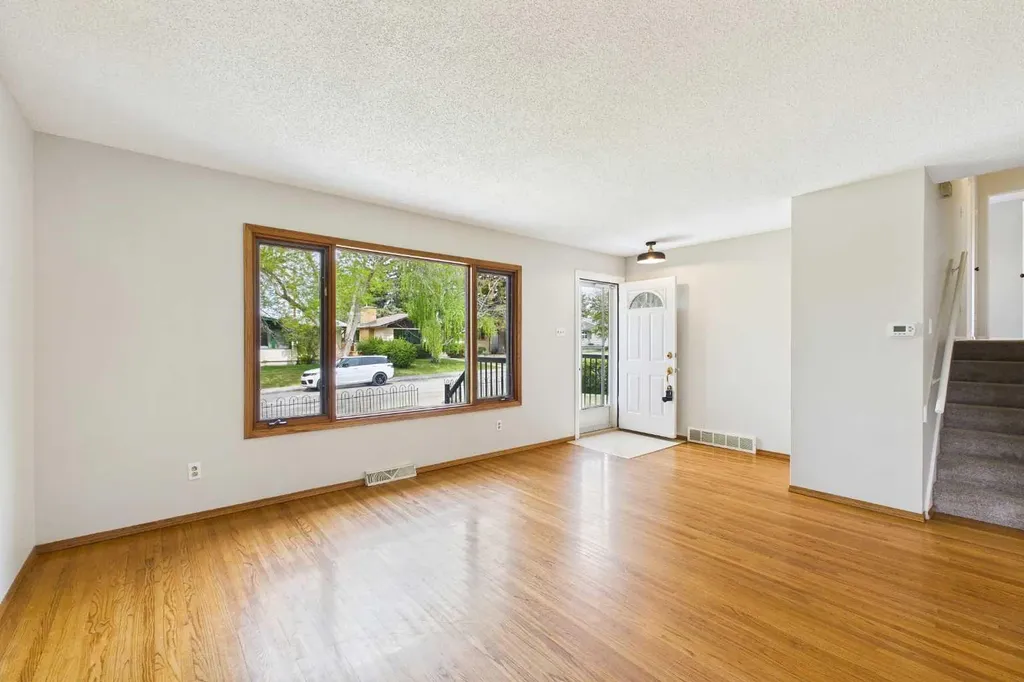 3840 Brooklyn Crescent NW Calgary AB T2L 1H2