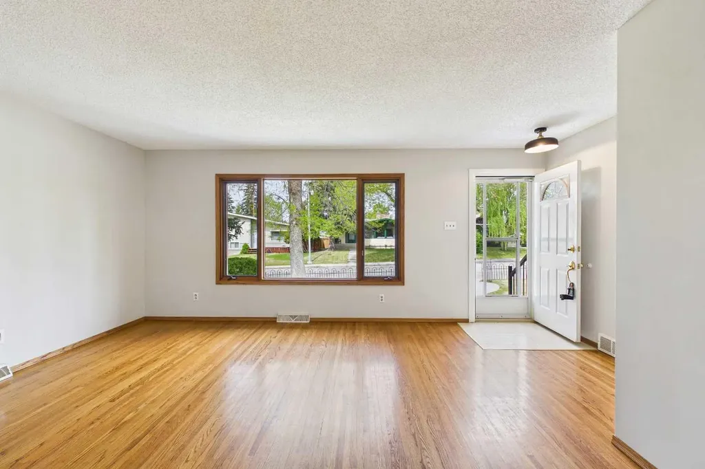 3840 Brooklyn Crescent NW Calgary AB T2L 1H2