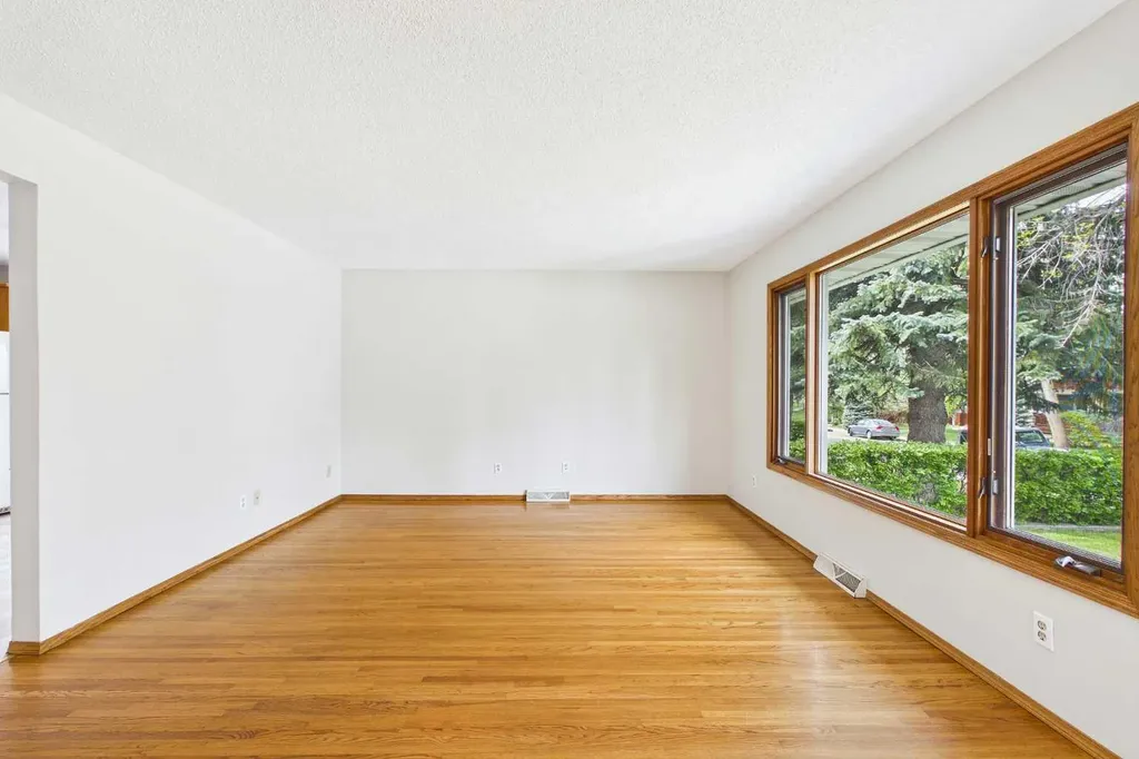 3840 Brooklyn Crescent NW Calgary AB T2L 1H2