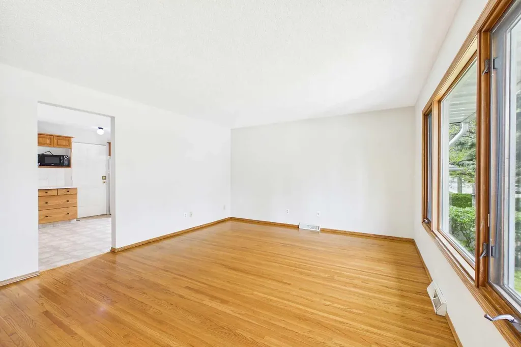3840 Brooklyn Crescent NW Calgary AB T2L 1H2