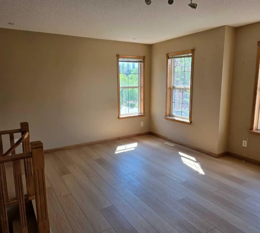34 Tuscany Meadows Drive NW Calgary AB T3L 2T8