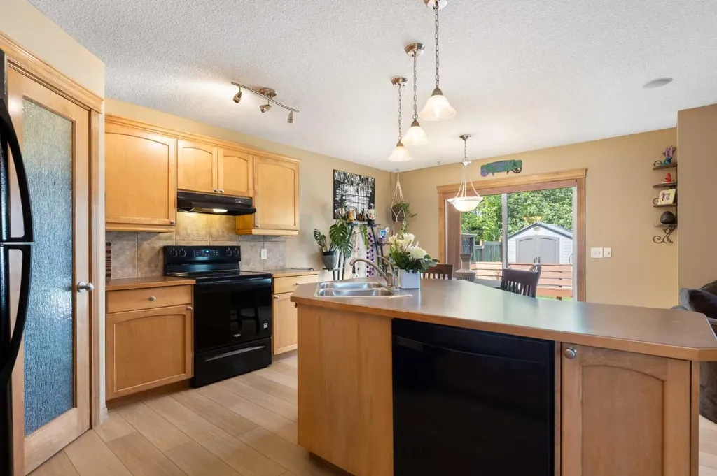 34 Tuscany Meadows Drive NW Calgary AB T3L 2T8
