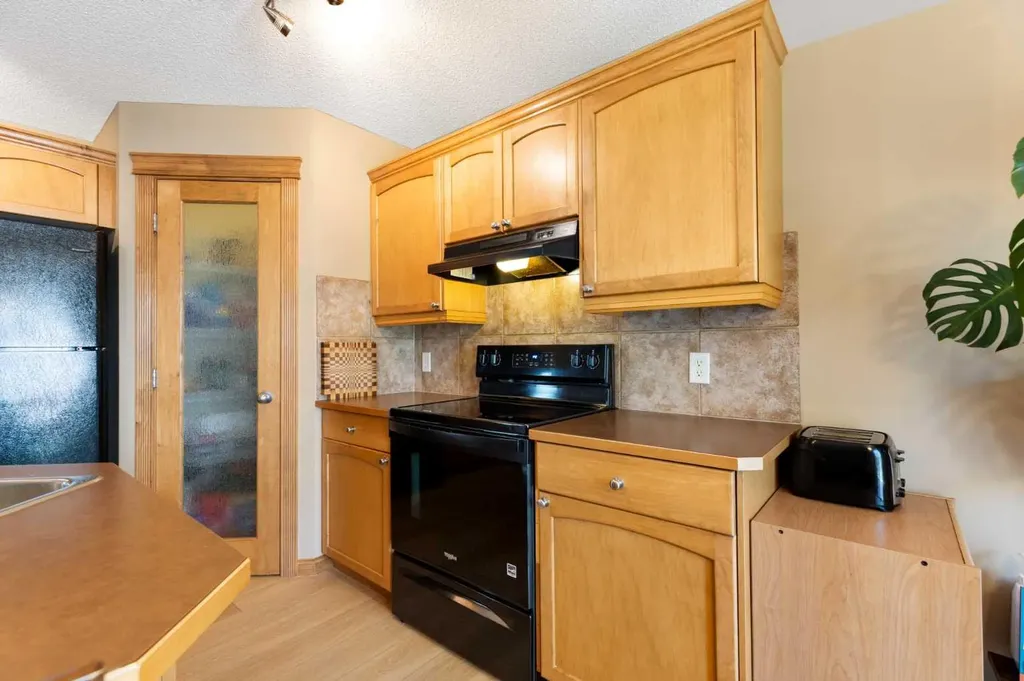 34 Tuscany Meadows Drive NW Calgary AB T3L 2T8