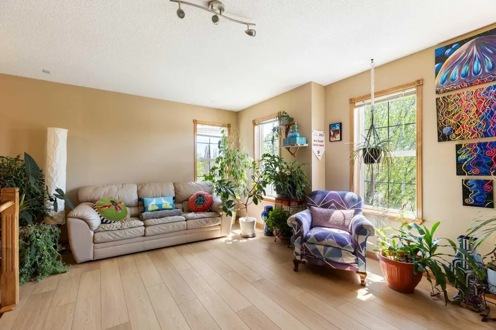 34 Tuscany Meadows Drive NW Calgary AB T3L 2T8