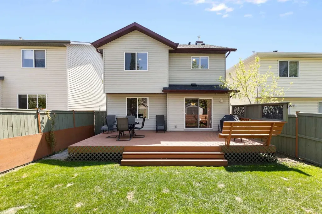 34 Tuscany Meadows Drive NW Calgary AB T3L 2T8