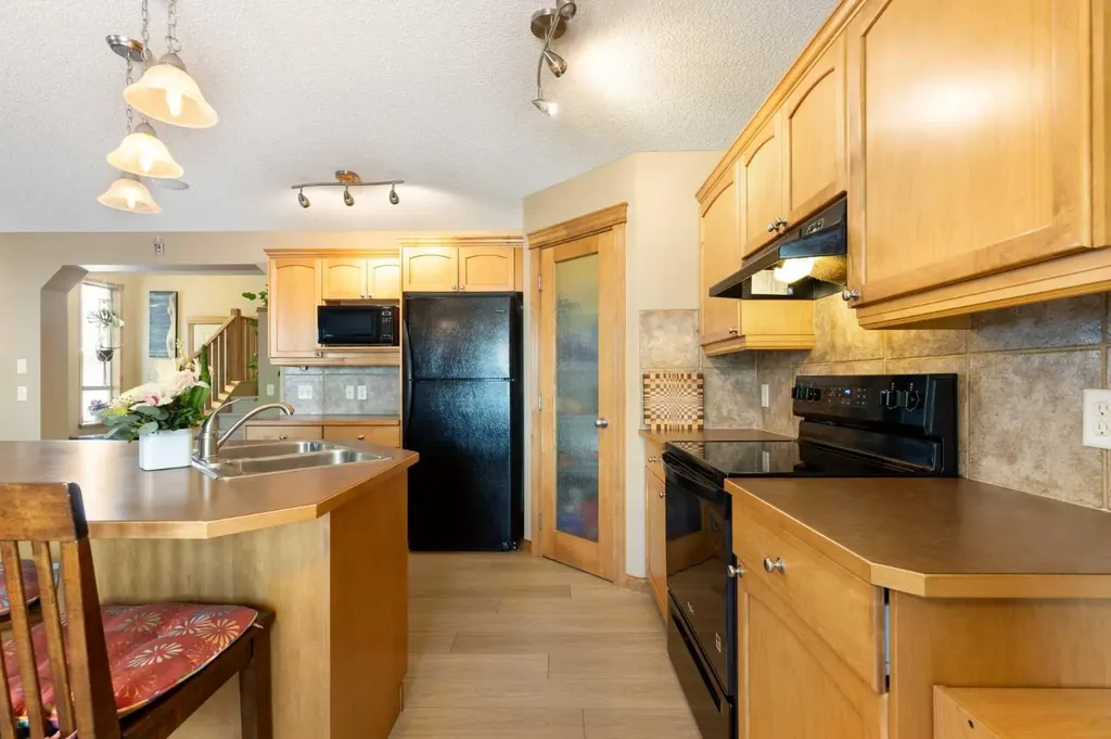 34 Tuscany Meadows Drive NW Calgary AB T3L 2T8