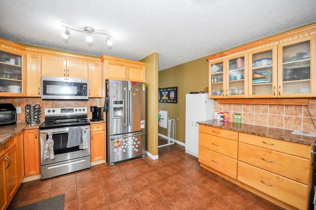 3709 69 Street Camrose AB T4V 5B7