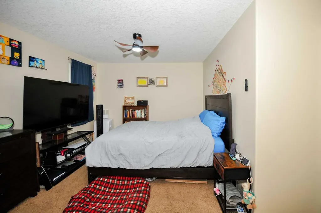 3709 69 Street Camrose AB T4V 5B7