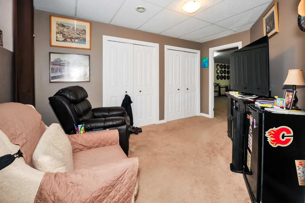 3709 69 Street Camrose AB T4V 5B7