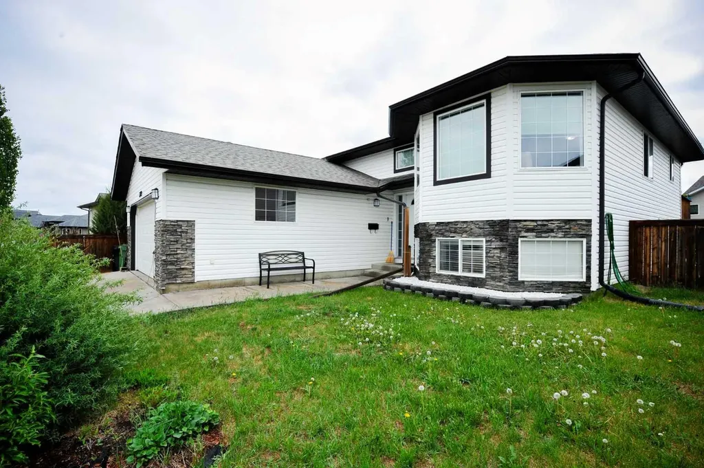 3709 69 Street Camrose AB T4V 5B7