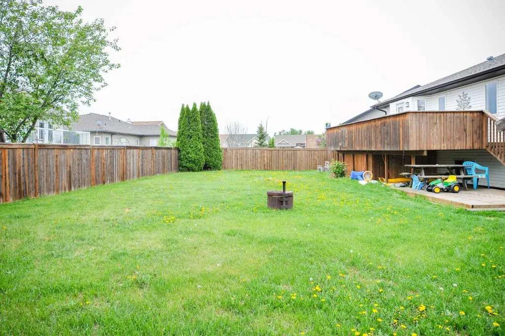 3709 69 Street Camrose AB T4V 5B7