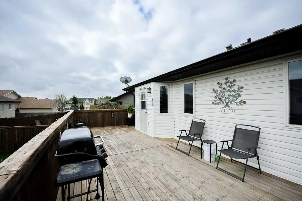 3709 69 Street Camrose AB T4V 5B7
