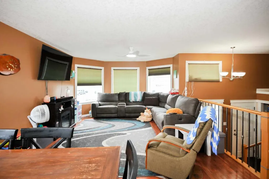 3709 69 Street Camrose AB T4V 5B7