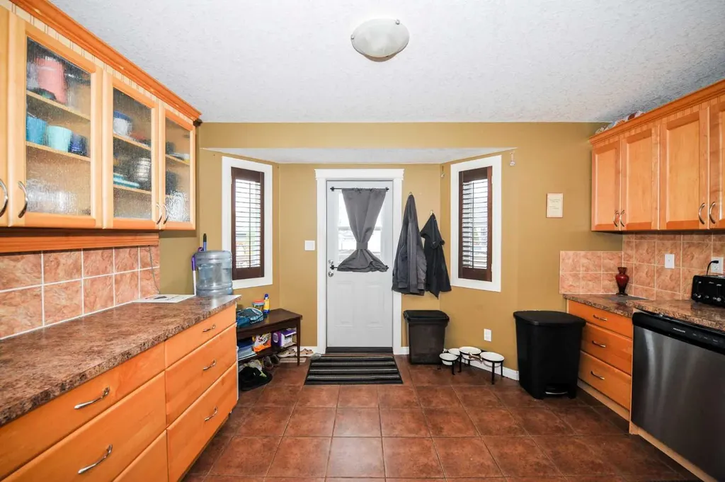 3709 69 Street Camrose AB T4V 5B7