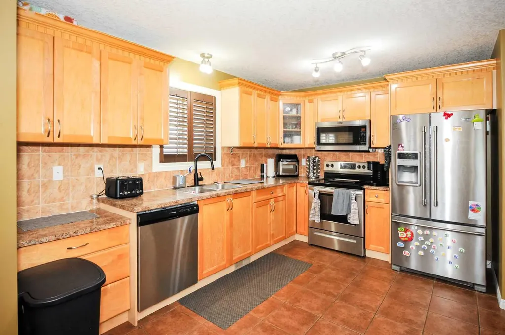 3709 69 Street Camrose AB T4V 5B7