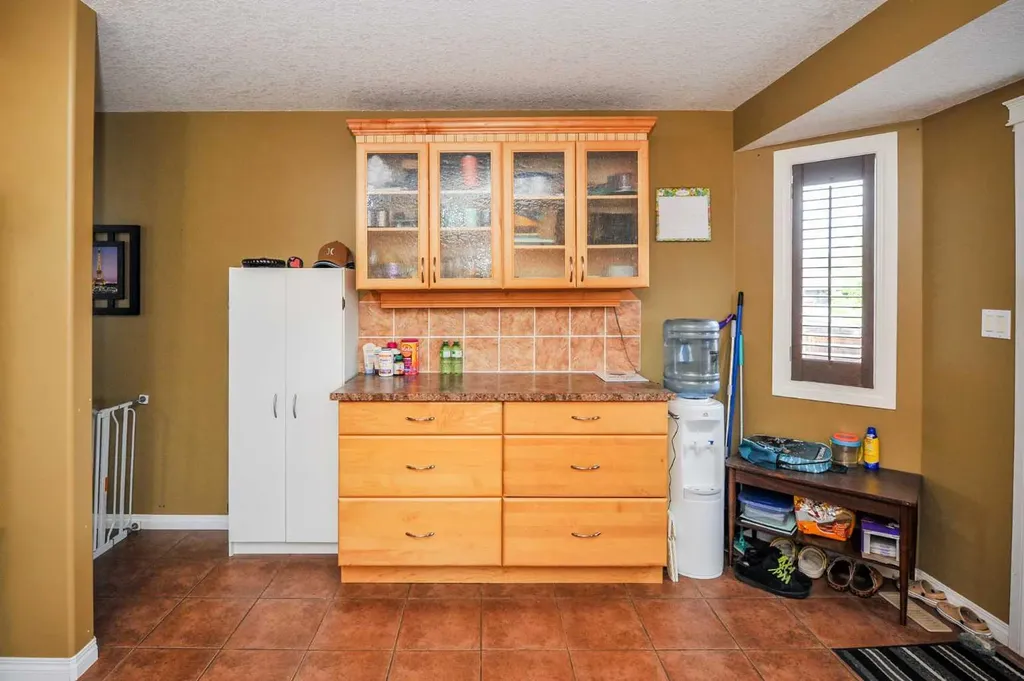 3709 69 Street Camrose AB T4V 5B7