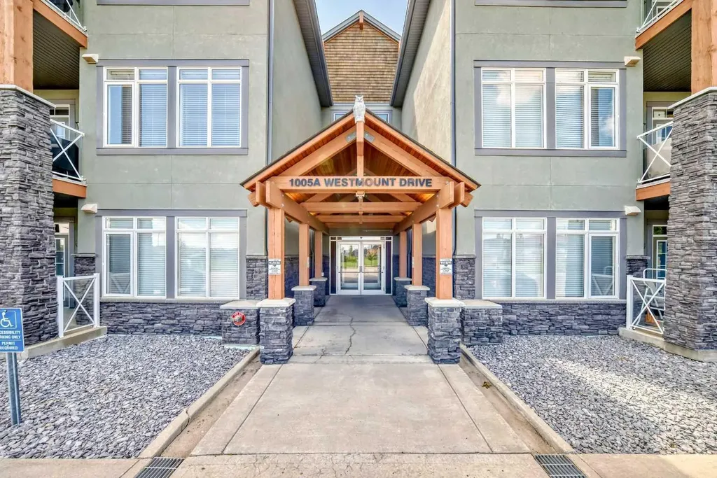 1005A Westmount Drive Strathmore AB T1P 0C3