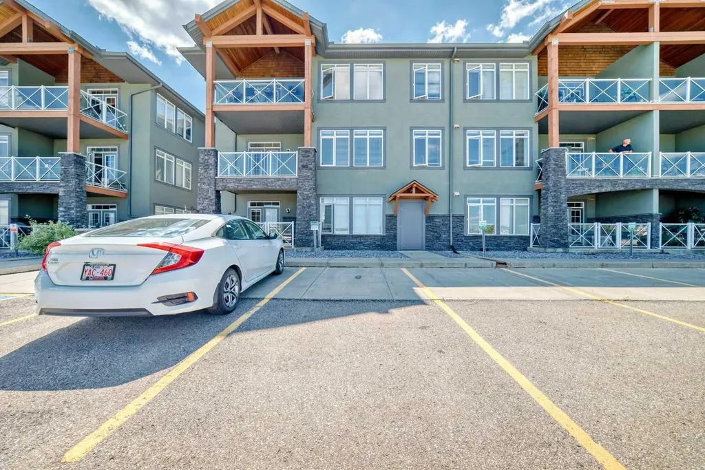 1005A Westmount Drive Strathmore AB T1P 0C3