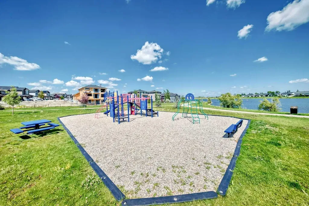 1005A Westmount Drive Strathmore AB T1P 0C3