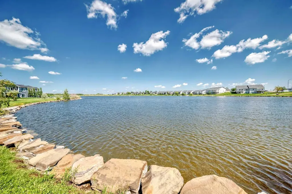 1005A Westmount Drive Strathmore AB T1P 0C3