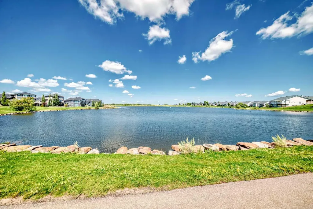 1005A Westmount Drive Strathmore AB T1P 0C3