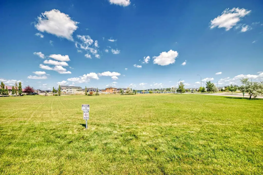 1005A Westmount Drive Strathmore AB T1P 0C3