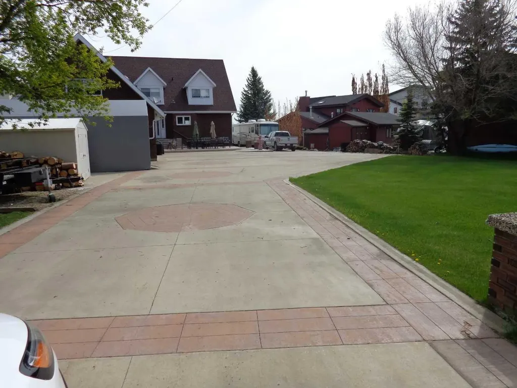 3 Rustic Road Norglenwold AB T4S 1S5