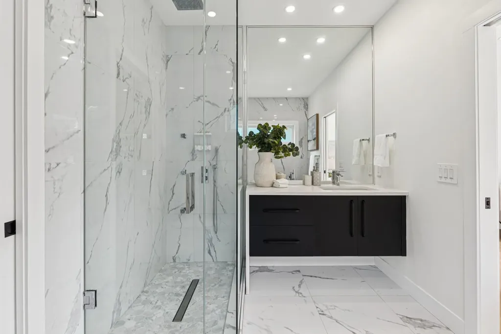 4747 26 Avenue SW Calgary AB T3E 0R3