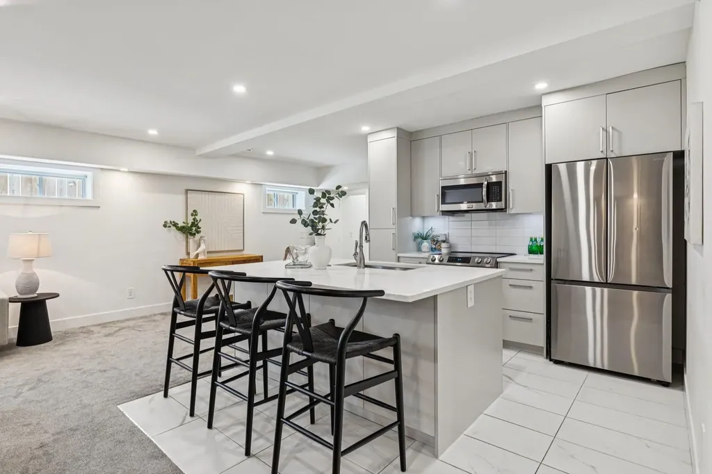 4747 26 Avenue SW Calgary AB T3E 0R3