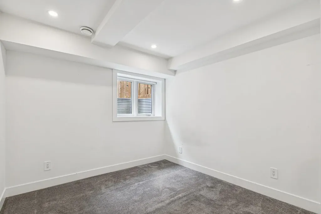 4747 26 Avenue SW Calgary AB T3E 0R3