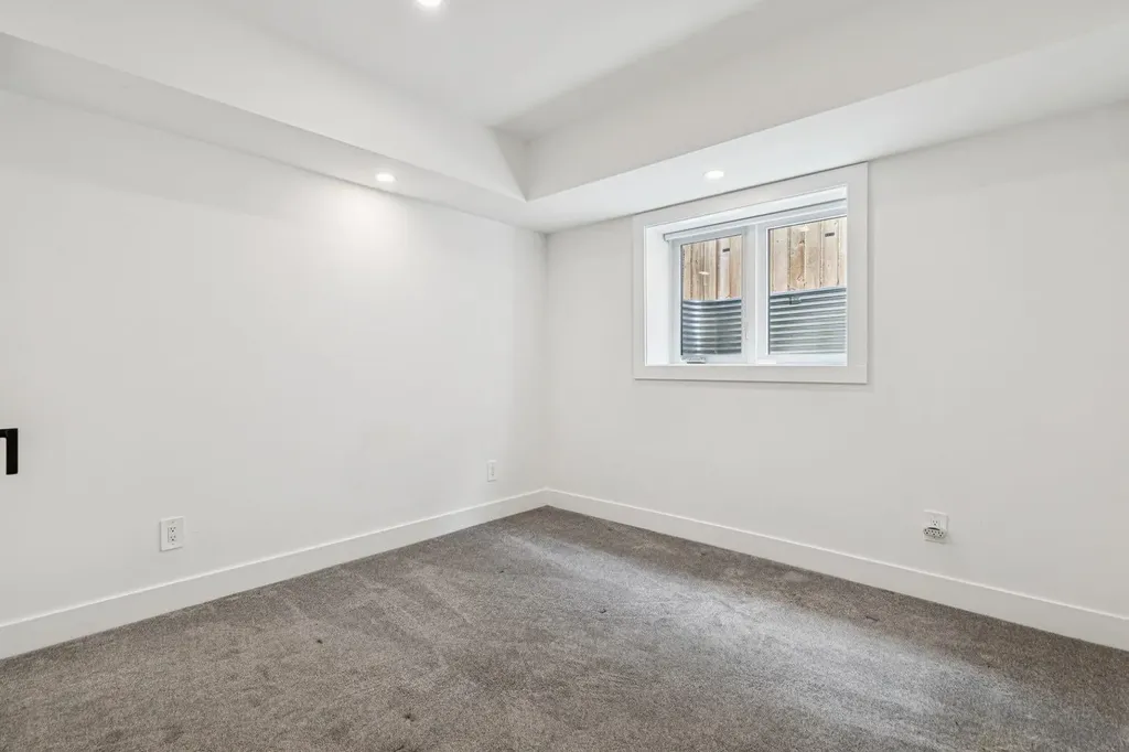 4747 26 Avenue SW Calgary AB T3E 0R3