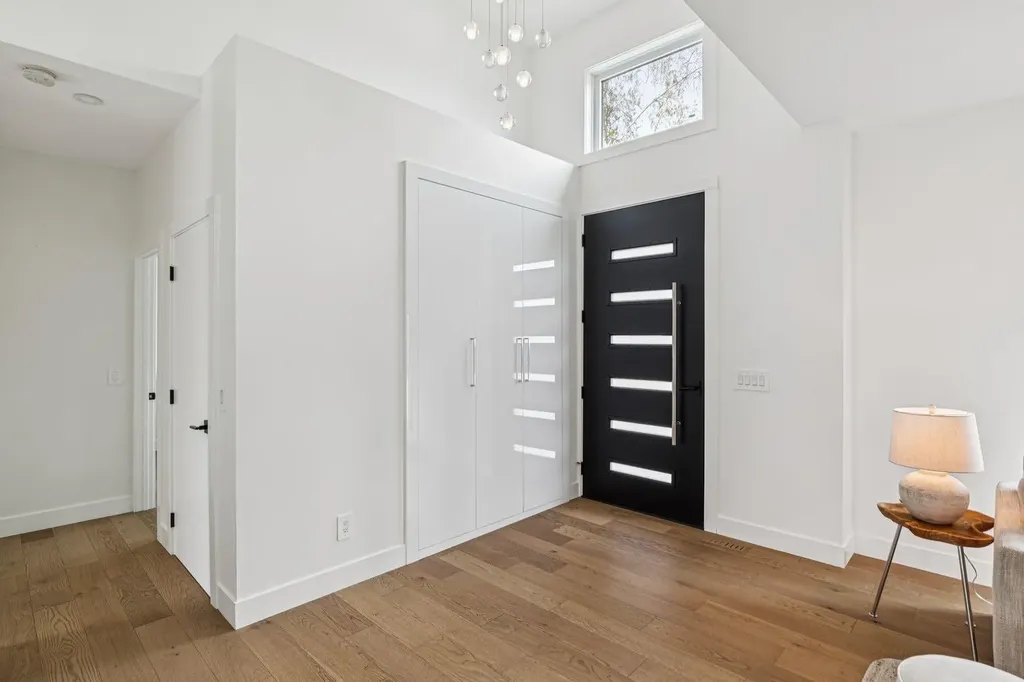 4747 26 Avenue SW Calgary AB T3E 0R3