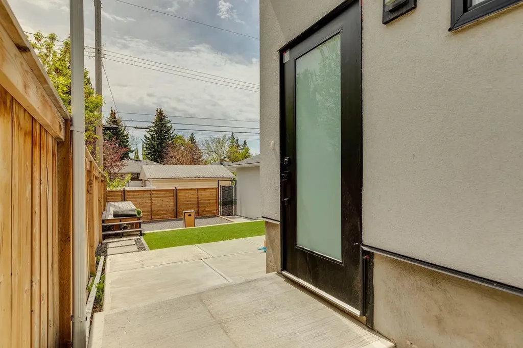 4747 26 Avenue SW Calgary AB T3E 0R3