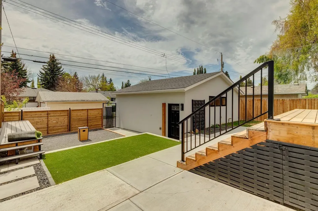 4747 26 Avenue SW Calgary AB T3E 0R3