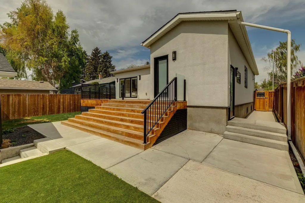 4747 26 Avenue SW Calgary AB T3E 0R3