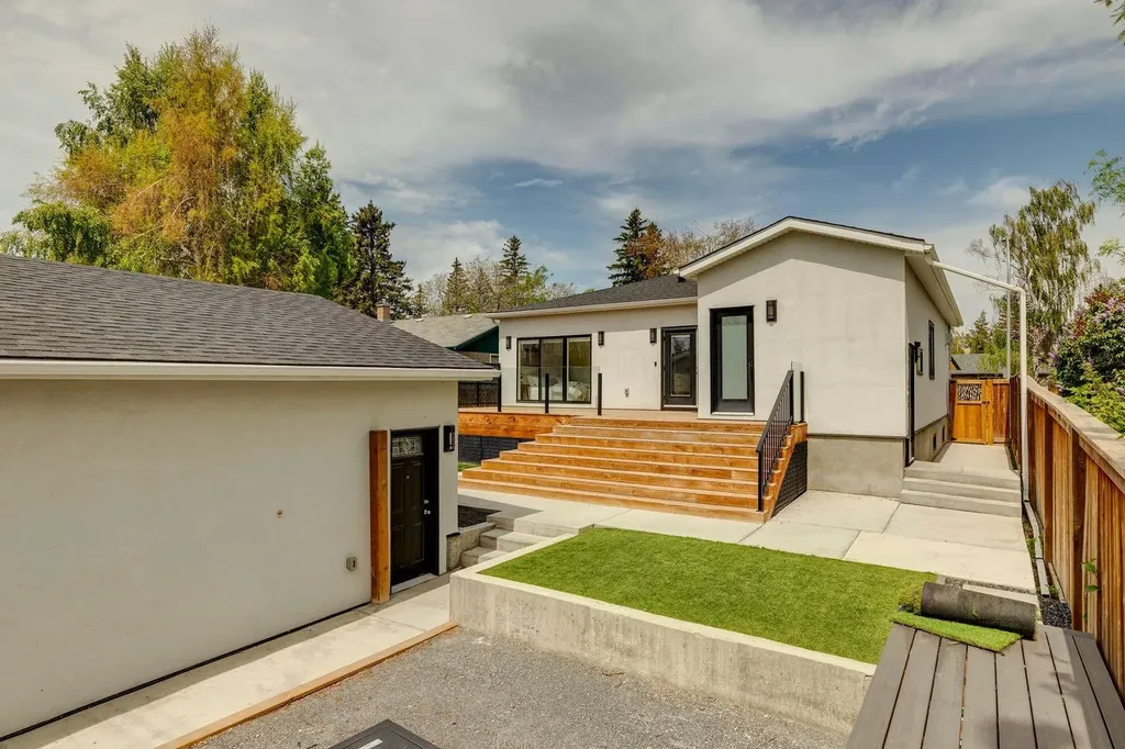 4747 26 Avenue SW Calgary AB T3E 0R3