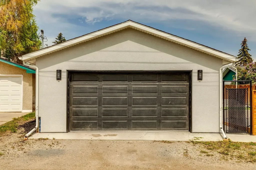 4747 26 Avenue SW Calgary AB T3E 0R3