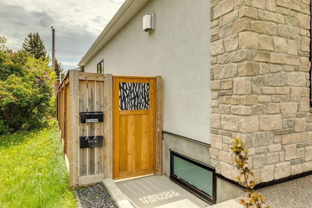 4747 26 Avenue SW Calgary AB T3E 0R3