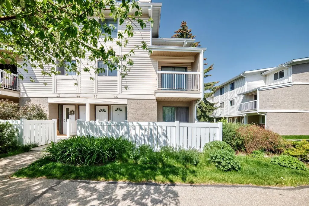 3015 51 Street SW Calgary AB T3E 6N5