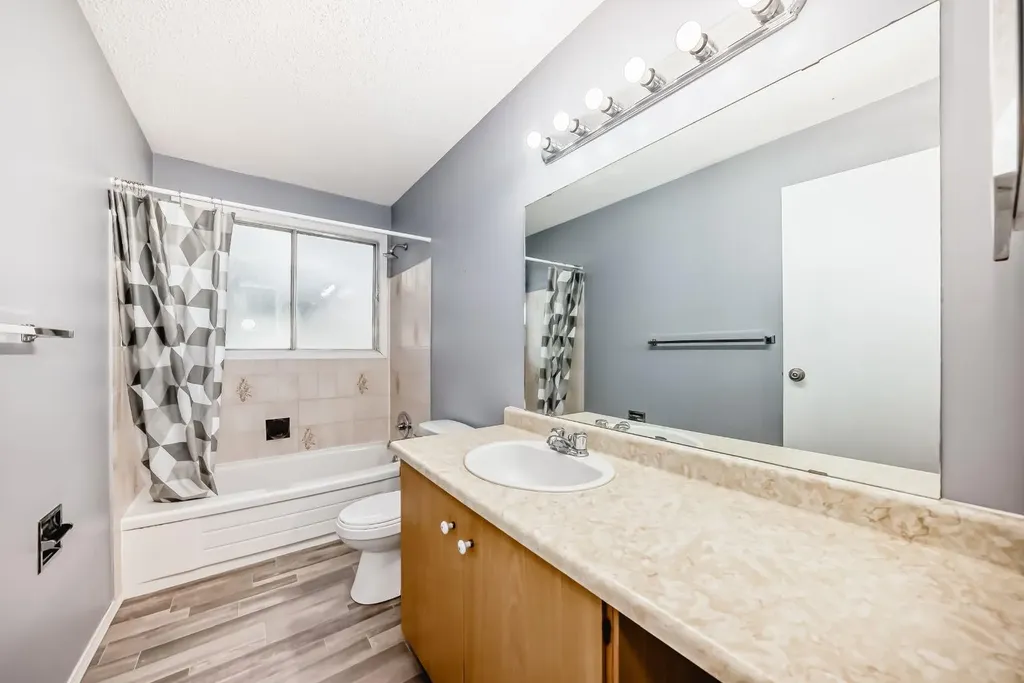 3015 51 Street SW Calgary AB T3E 6N5