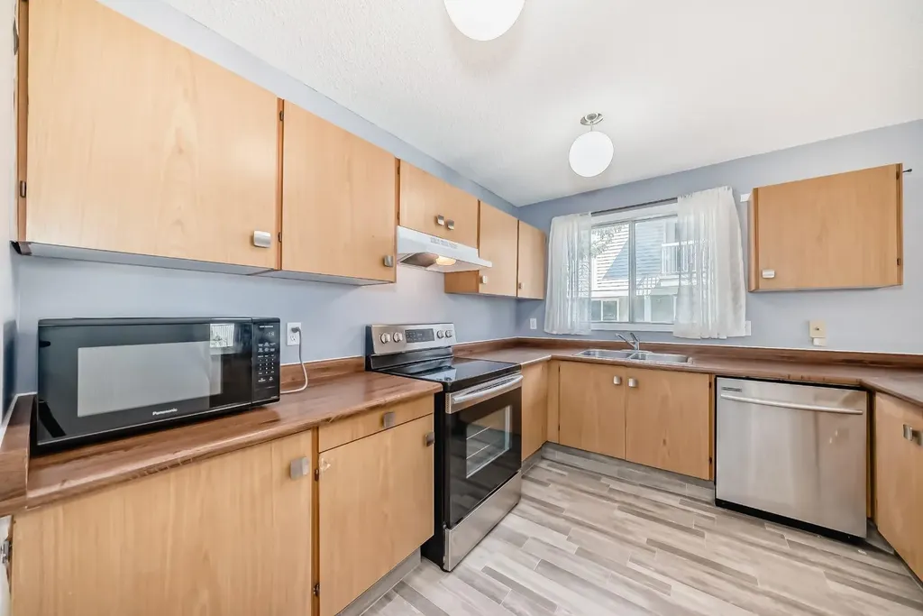 3015 51 Street SW Calgary AB T3E 6N5